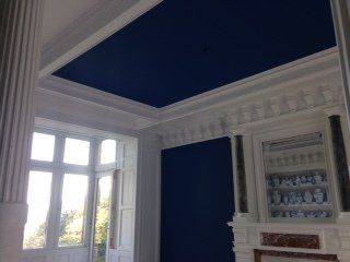 plafond-moulure-bleu.JPG